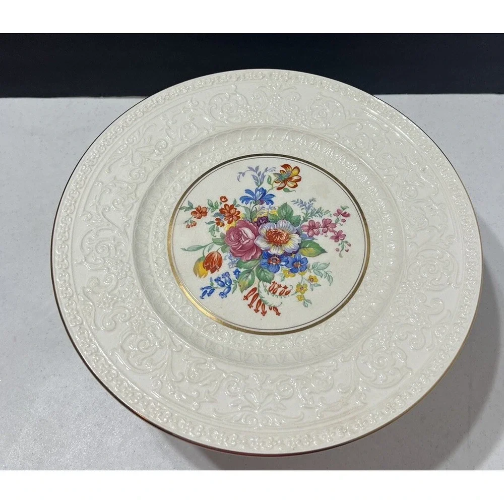 Wedgwood England Embossed Ivory Porcelain Floral Dinner‎ Plate Gold Trim 11